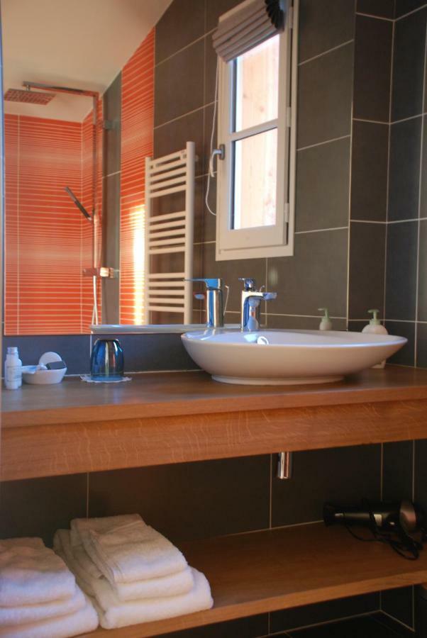 Les Ambeles Bed and Breakfast Saint-Magne-de-Castillon Exteriör bild